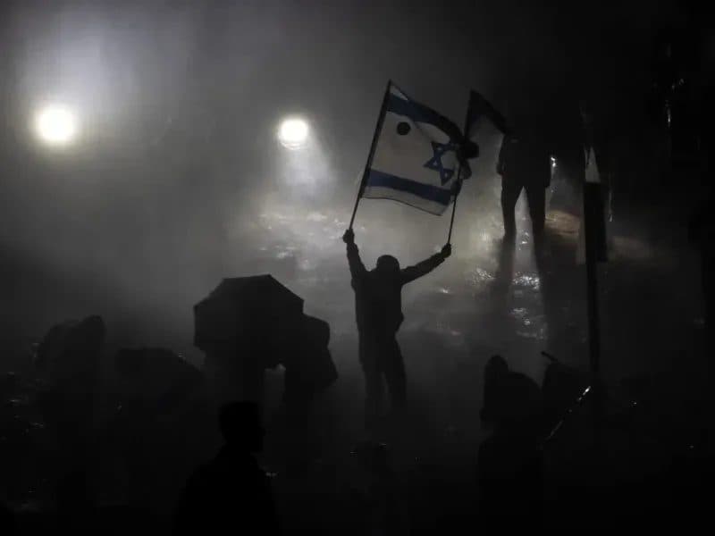 Israeli Writer Warns of Possible Collapse