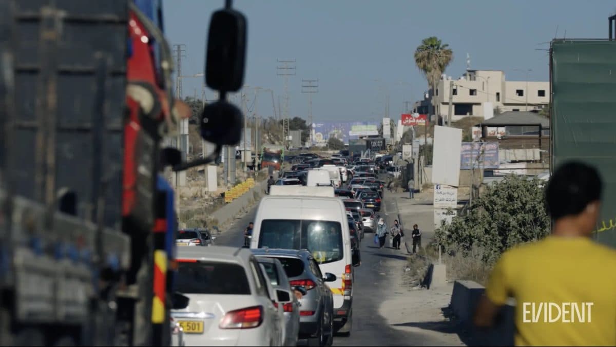 حواجز إسرائيلية تفصل حياة الفلسطينيين في الضفة