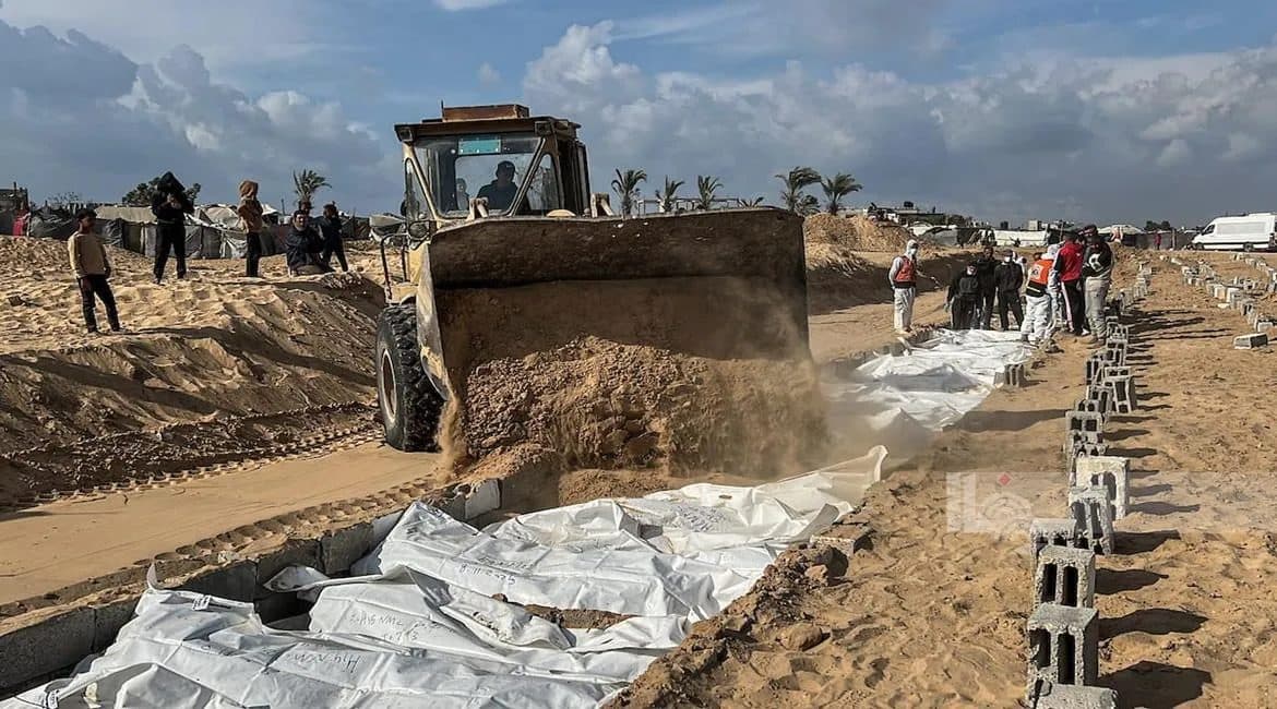 الاحتلال يحتجز جثامين فلسطينين بغزة