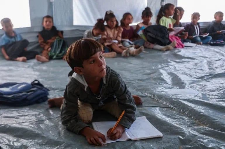 غزة تبدأ العام الدراسي بدون مدارس