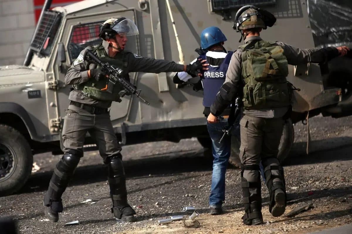 39 صحافياً يعانون في سجون الاحتلال