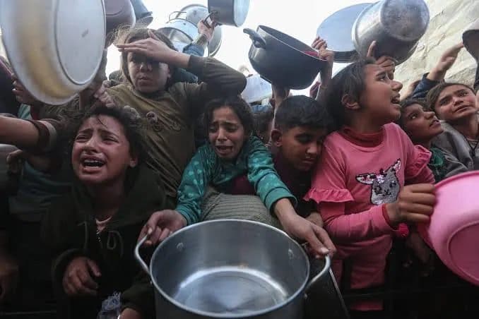 Gaza Faces Food Crisis as Bakeries Close