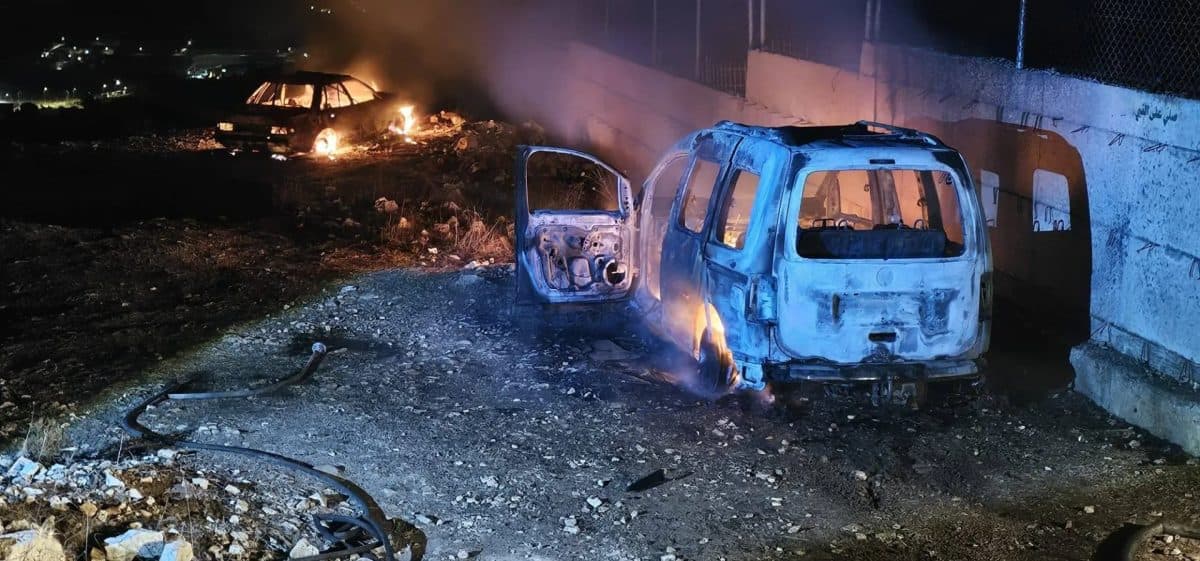 مستوطنون يعتدون على مركبات وطرق في الضفة