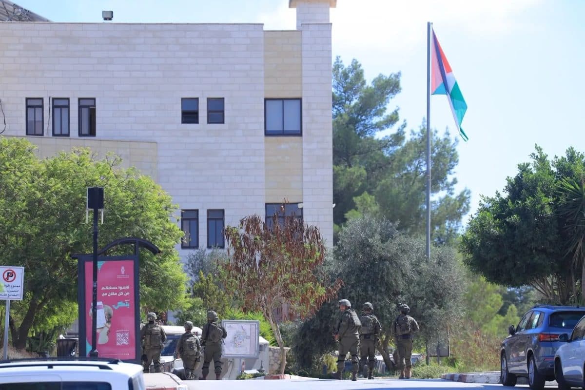 Occupation raid at Birzeit University during exams