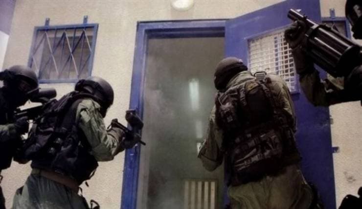 السجناء الفلسطينيون في سجون الاحتلال يكافحون منذ ثلاث سنوات