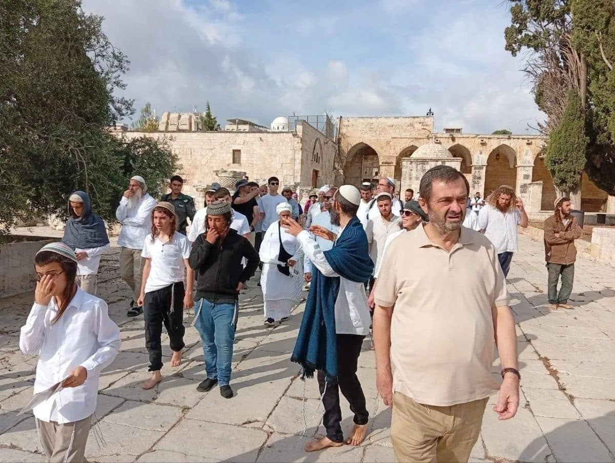مستوطنون يهاجمون الأقصى في رابع أيام العيد