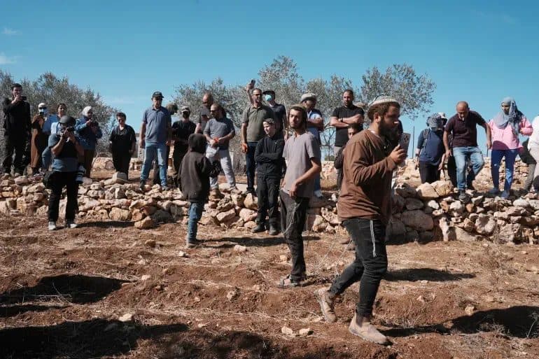 ألبانيزي يدعو لنشر قوات دولية في الضفة وغزة