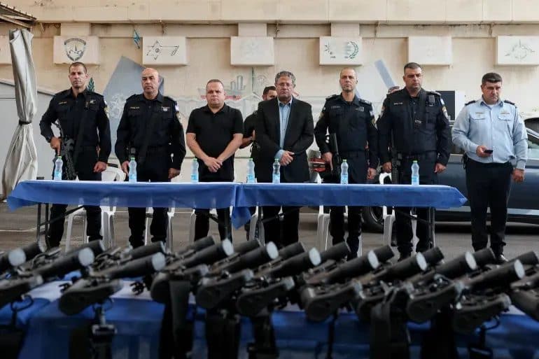 بن غفير يوسّع حق السلاح في 11 مستوطنة