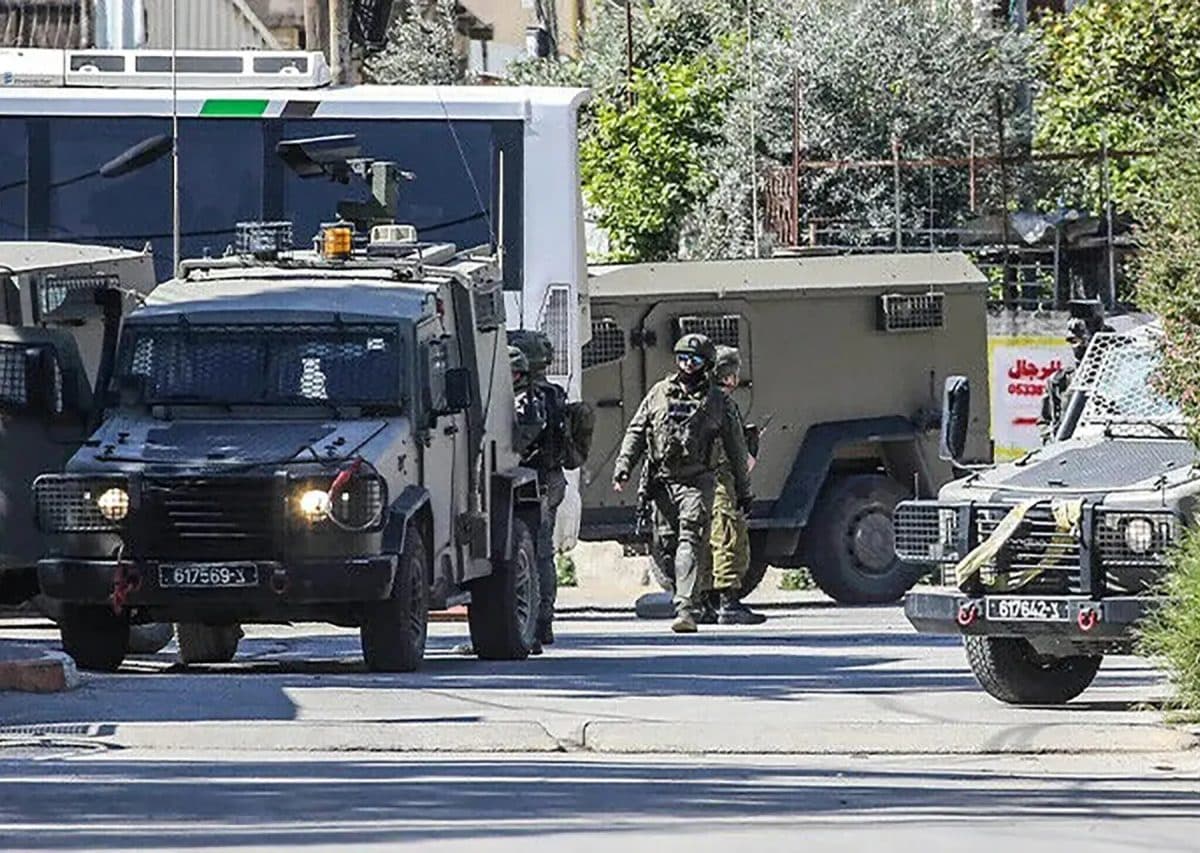 الاحتلال يعتقل 31 فلسطينيا خلال اقتحامات واسعة