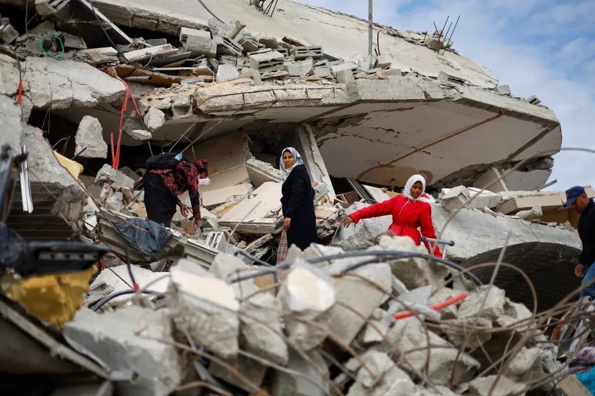سيدة مصابة برصاص الاحتلال وخروقات في غزة
