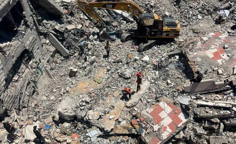 انتشال جثامين 99 شهيدًا من أنقاض غزة