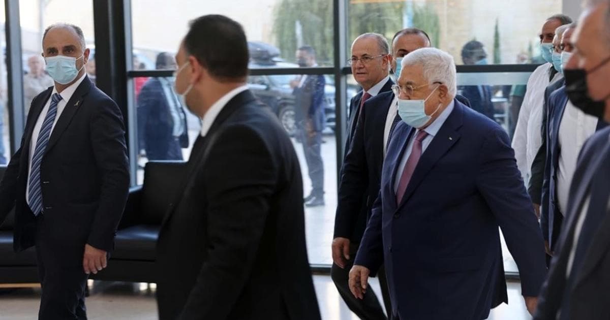 الرئيس عباس يزور المستشفى للفحوصات