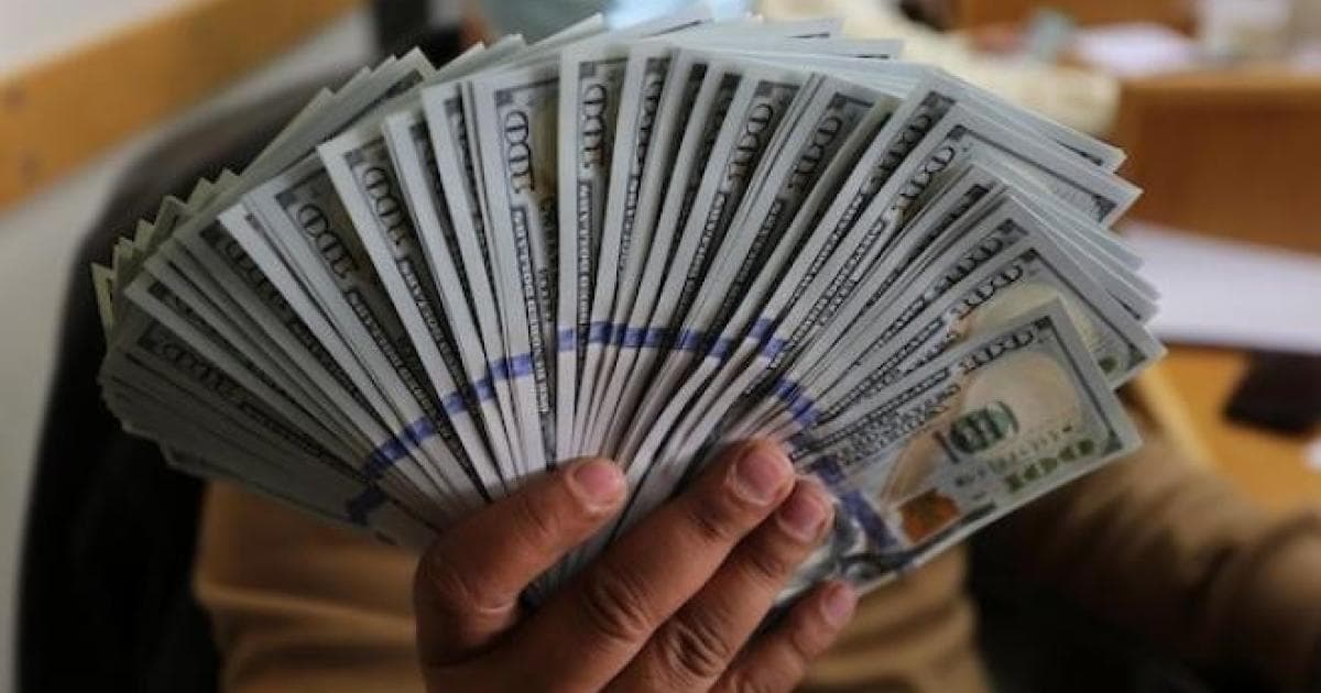Dollar dips on Treasury market intervention