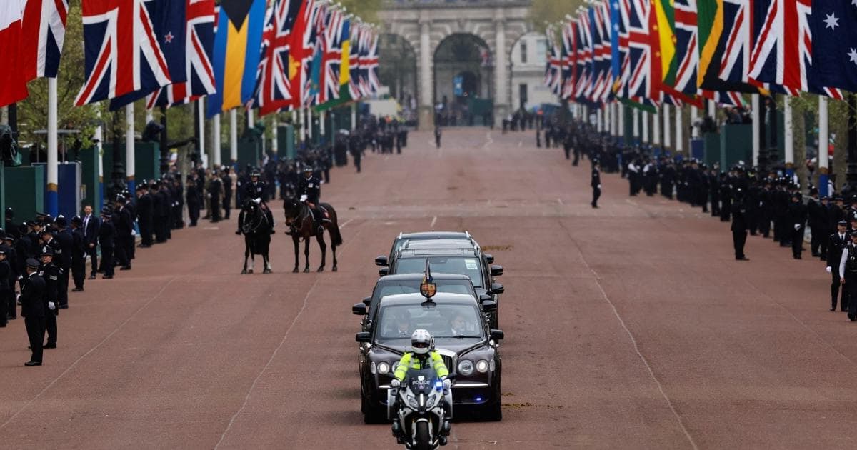 Britain sanctions settlement activities, 12 countries act