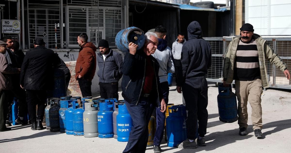 فلسطين تتخذ إجراءات للتصدي لأزمة الوقود