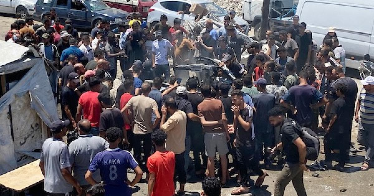 احتجاج فلسطيني على غارة إسرائيلية في غزة