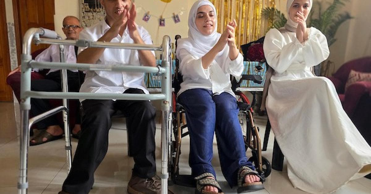 تخرج التوائم الفلسطينيون من غزة