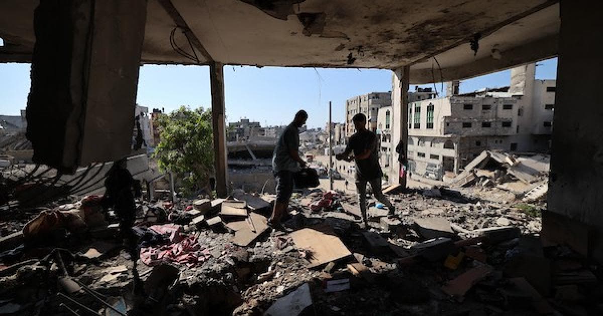 Photos: Palestinians assess Gaza house damage