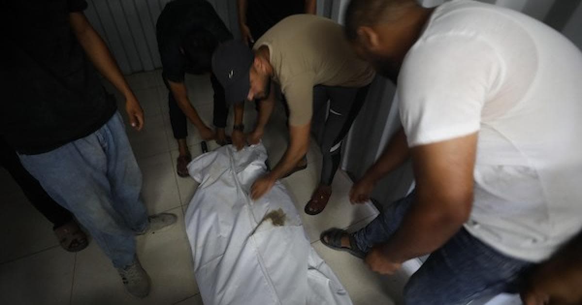 Palestinians transfer bodies after Israeli strike