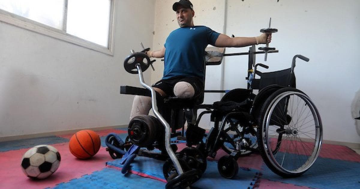 Alaam Shabir trains at home after losing legs in Israeli strikes
