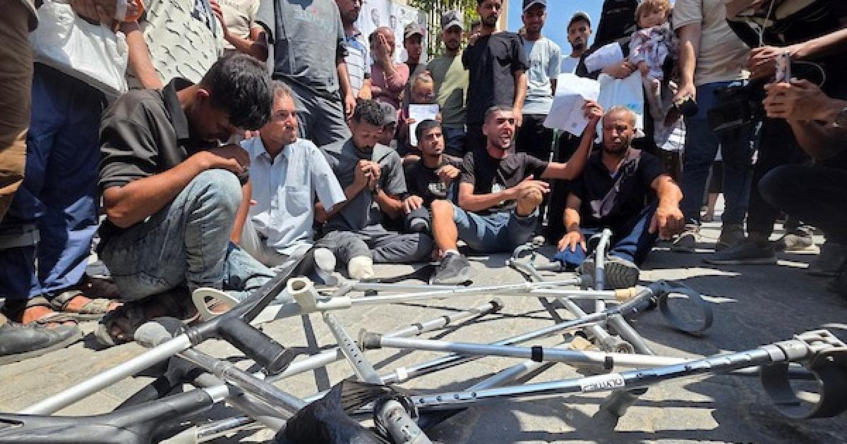 Palestinians rally at Nasser Medical Complex for crossing access
