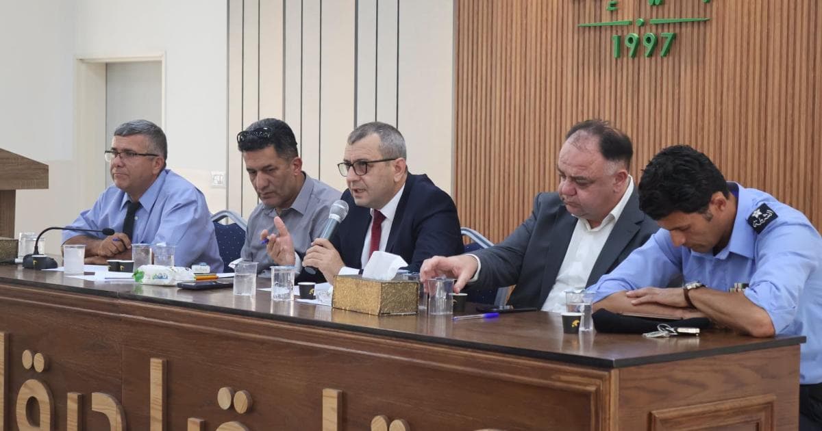 سمحان ودودين يناقشان الوضع البيئي في الخليل