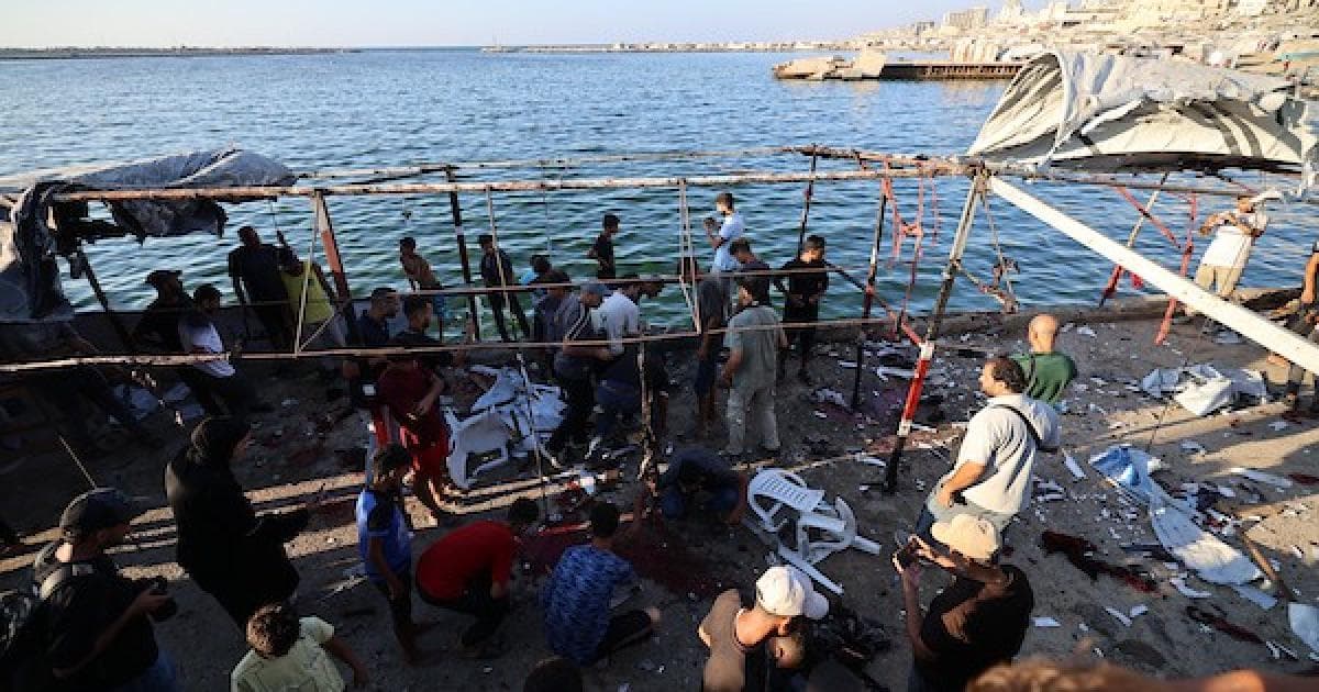 مقتل 6 وإصابة 14 في غارة على ميناء غزة