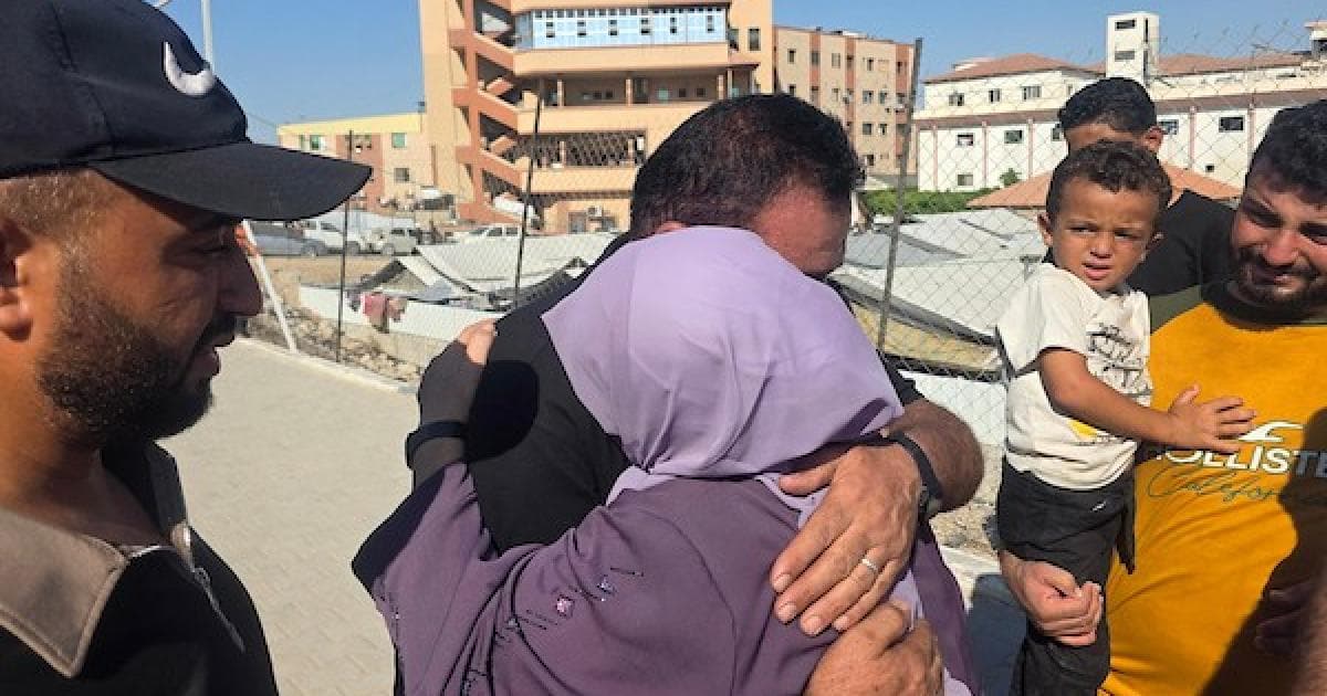 Palestinian Patients Return to Gaza Through Karm Abu Salem