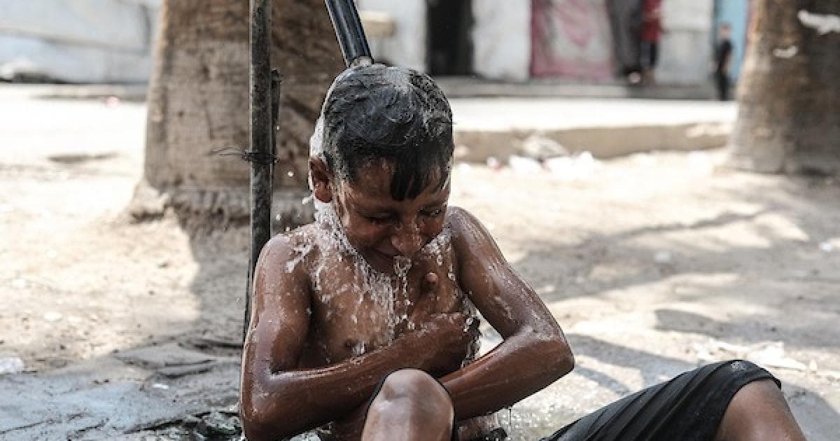 Photos Show IDPs Enduring Gaza Heat