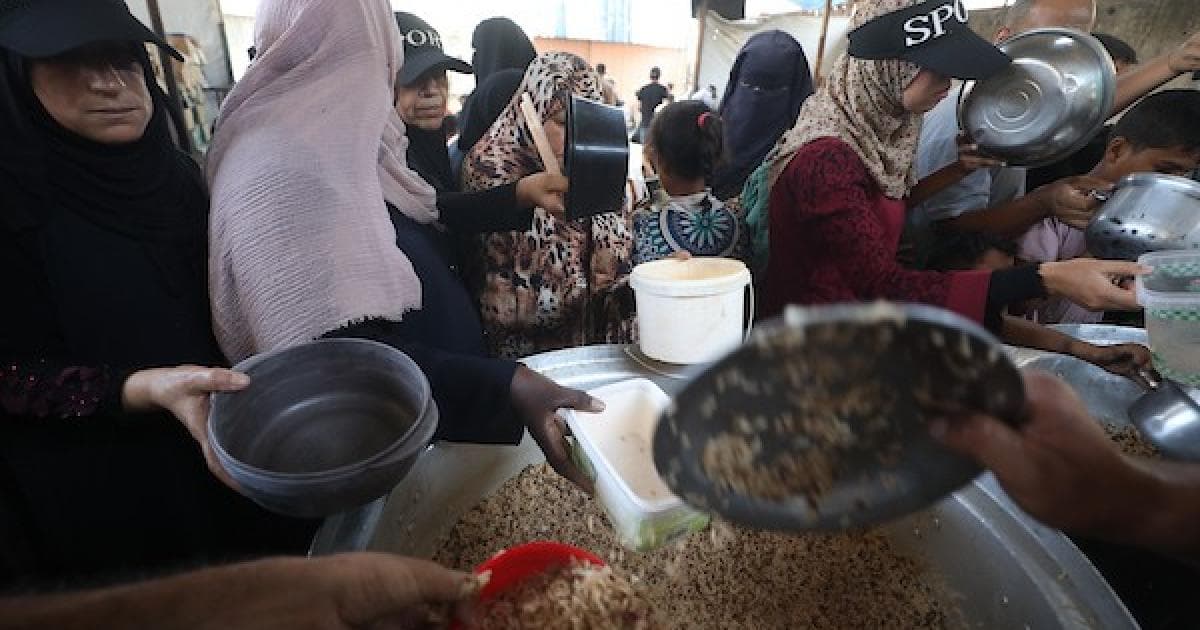 نازحون في غزة يعتمدون على المطابخ الخيرية