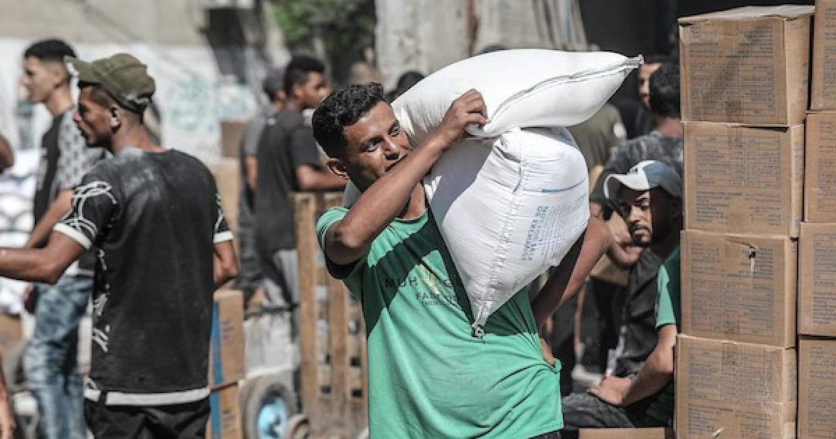 Palestinians get aid from WFP in Gaza