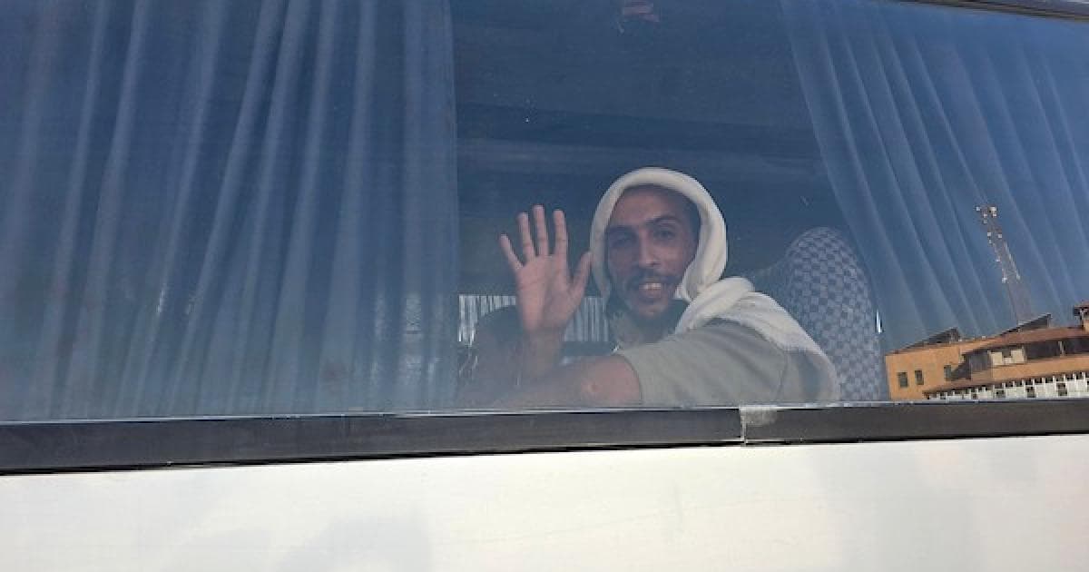 Palestinian detainees pray upon arrival at Nasser Medical Complex