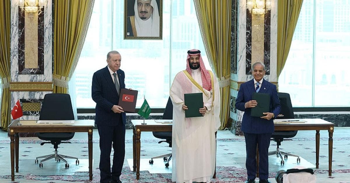 Trump supports Mecca Defense Pact