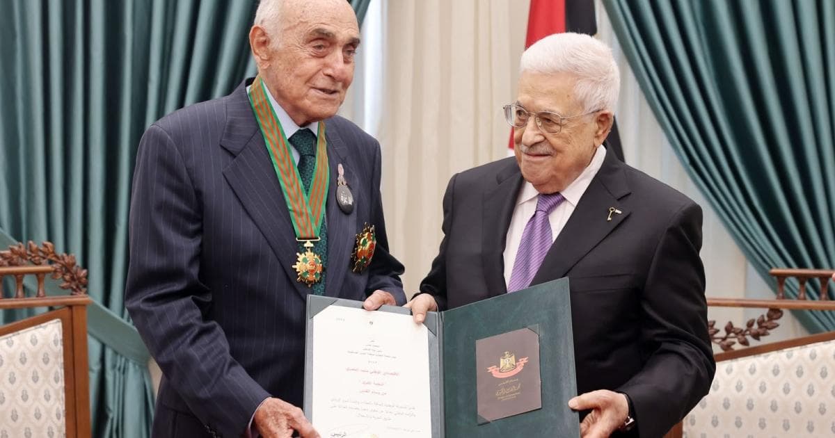 Mahmoud Abbas Presents Jerusalem Medal to Muneeb Al-Masry