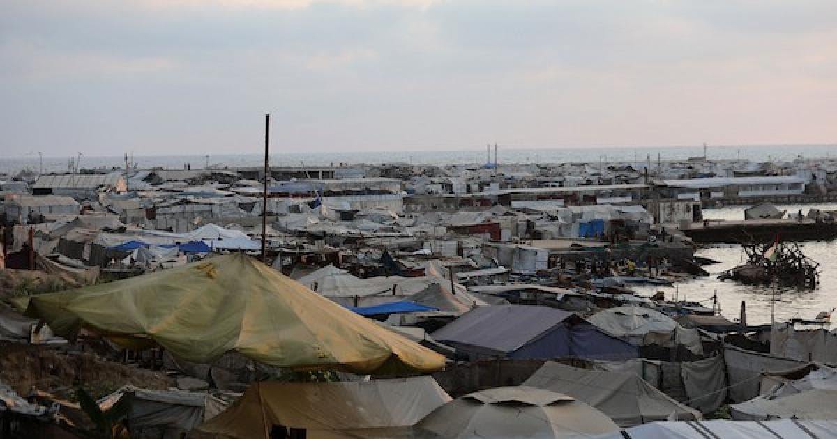 Photos show Gaza beach tents amid daily displacement