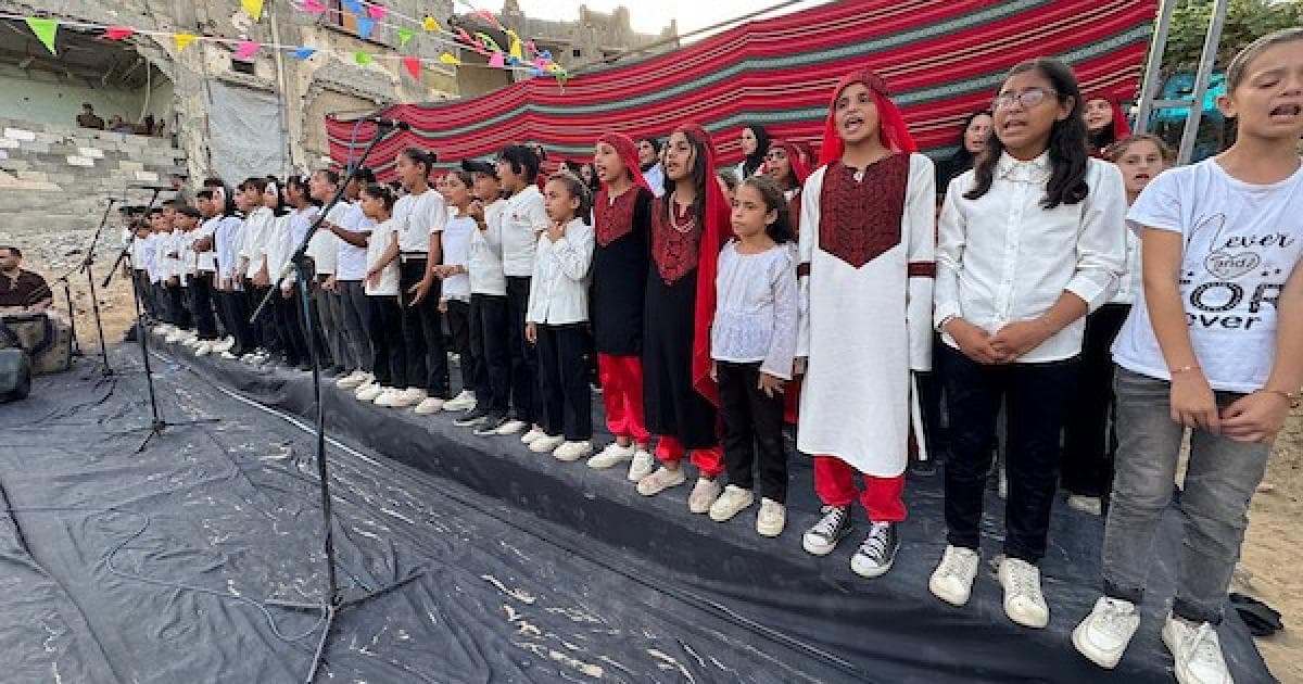 أطفال فلسطينيون يشاركون في حفل تخرج غزة