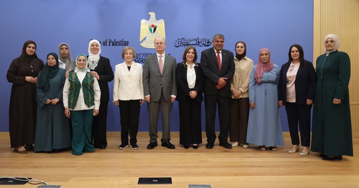 مصطفى يسلم منحًا لجمعيات نسوية لتعزيز التمكين الاقتصادي