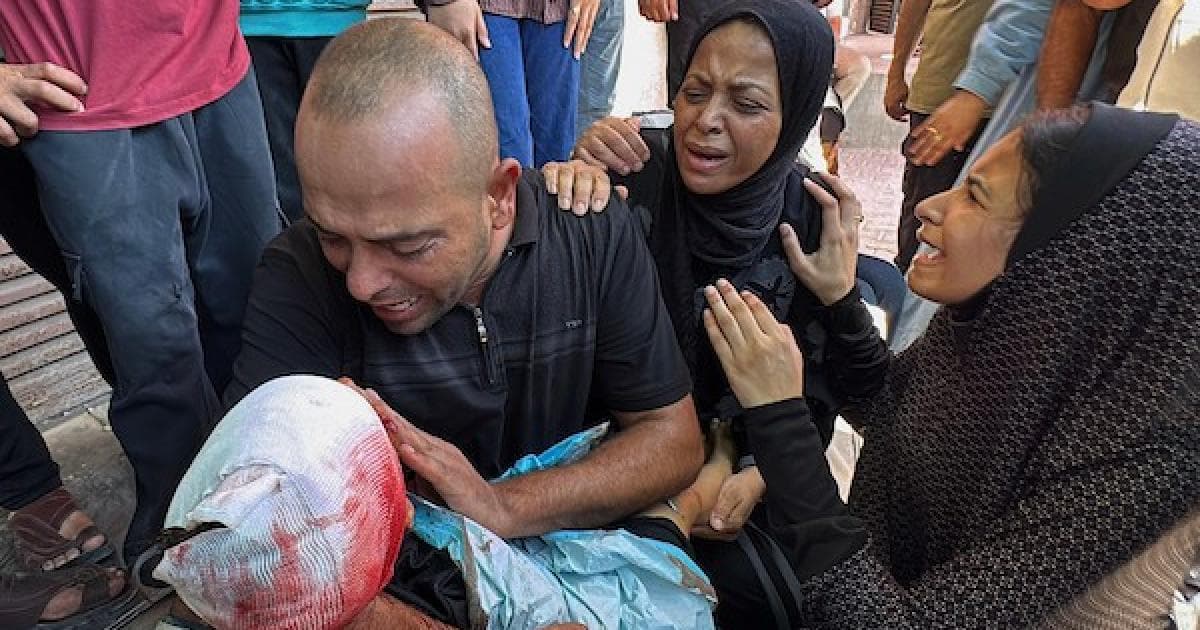وداع الفلسطينيين لطفلين ضحايا قصف غزة