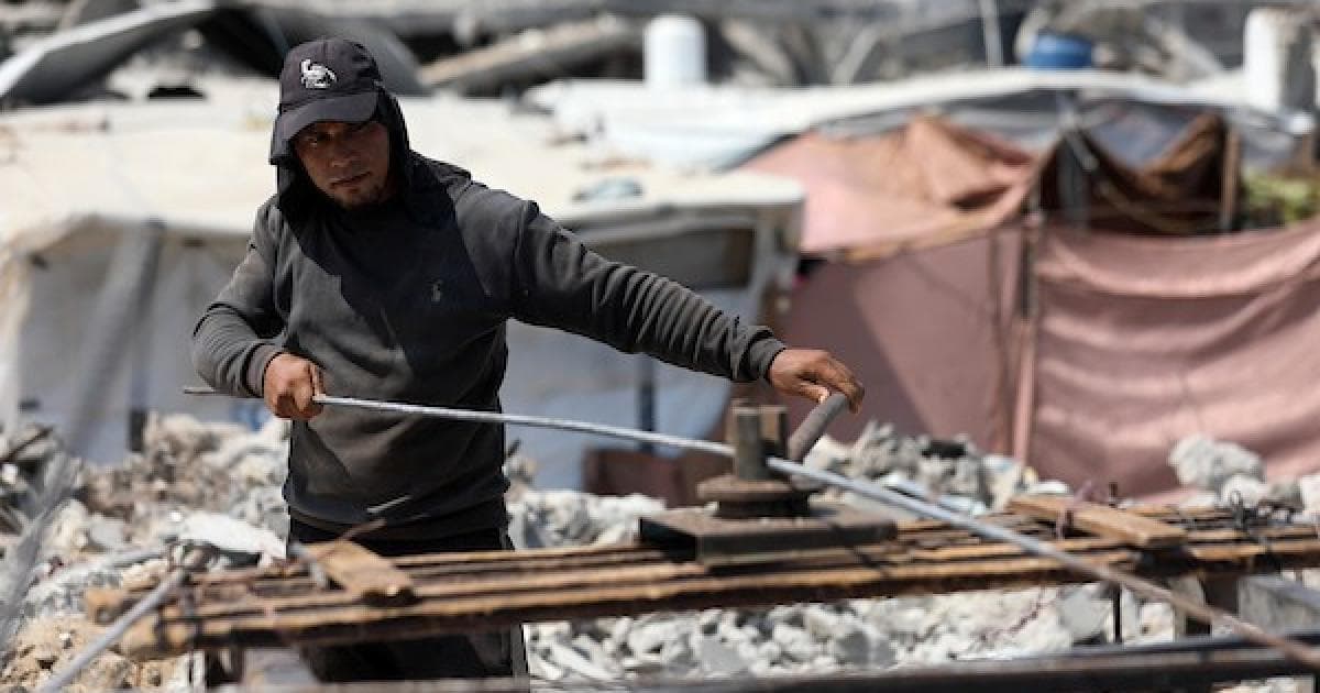 Recycling iron from debris for Gaza tents