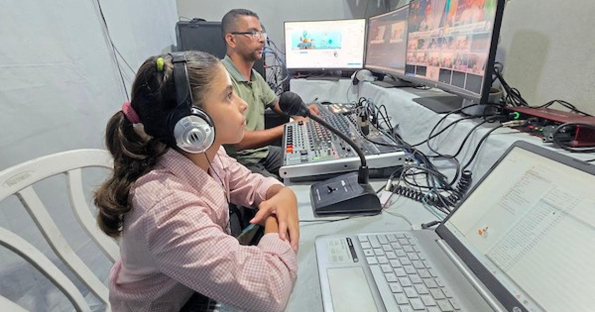 أطفال فلسطينيون يشاركون في برامج لقناة طلائع فلسطين