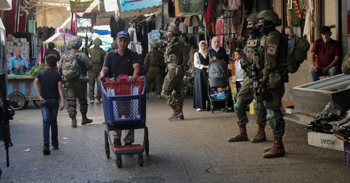 Occupation and settlers increase violations with 22 detainees in West Bank