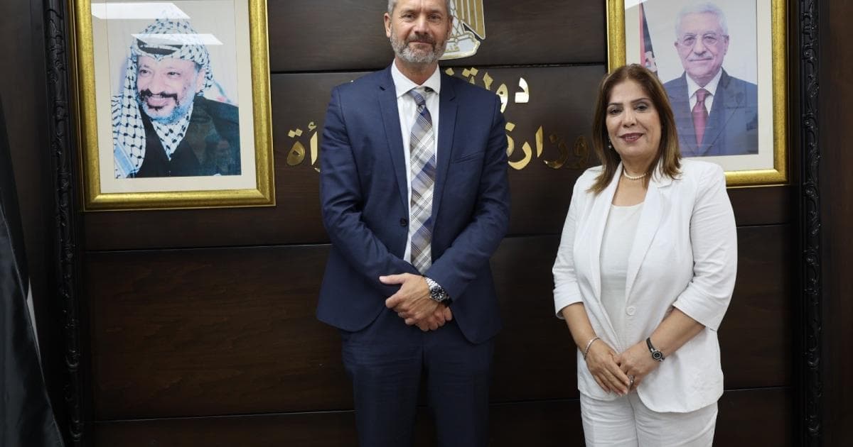 الخليلي تبحث مع رئيس بعثة الشرطة الأوروبية التعاون