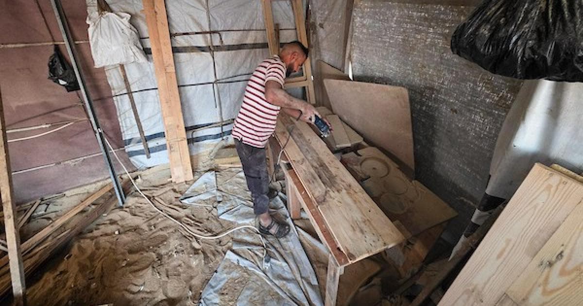 Carpenter transforms Gaza wood into school furniture