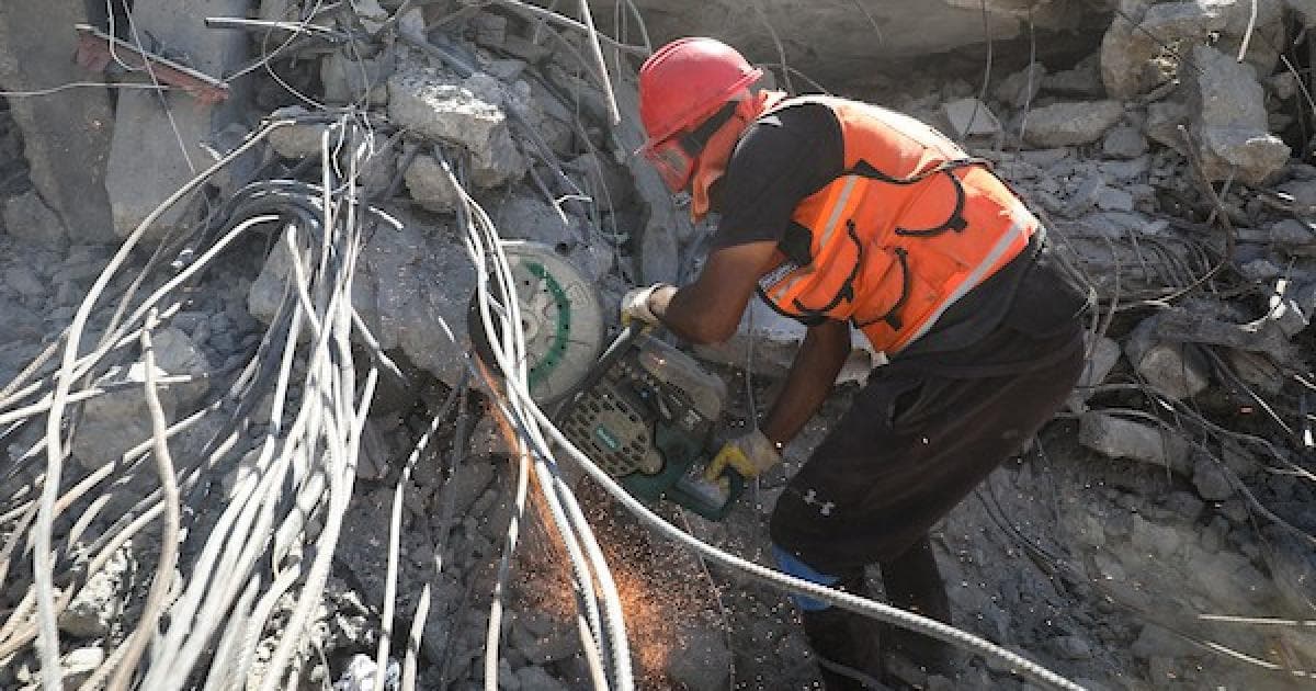 انتشال جثث من عائلة أبو خوصة في النصيرات