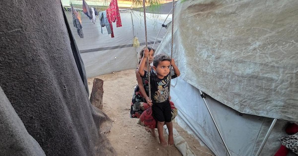 Meeting addresses Gaza, Lebanon camps
