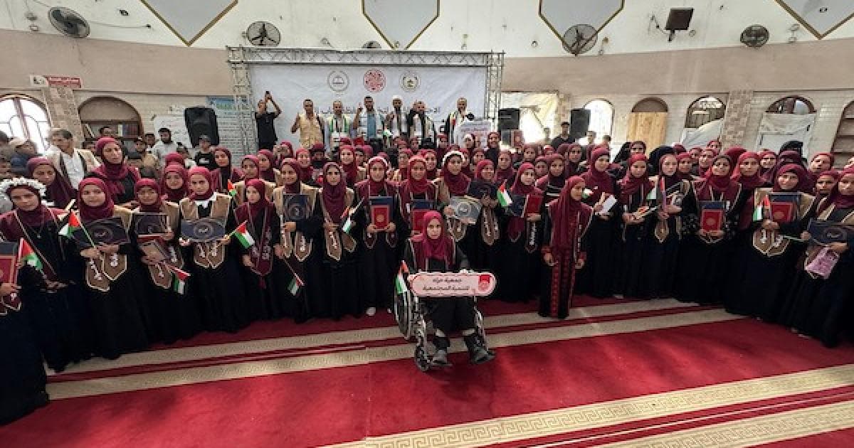 Palestinians attend Quran course closing