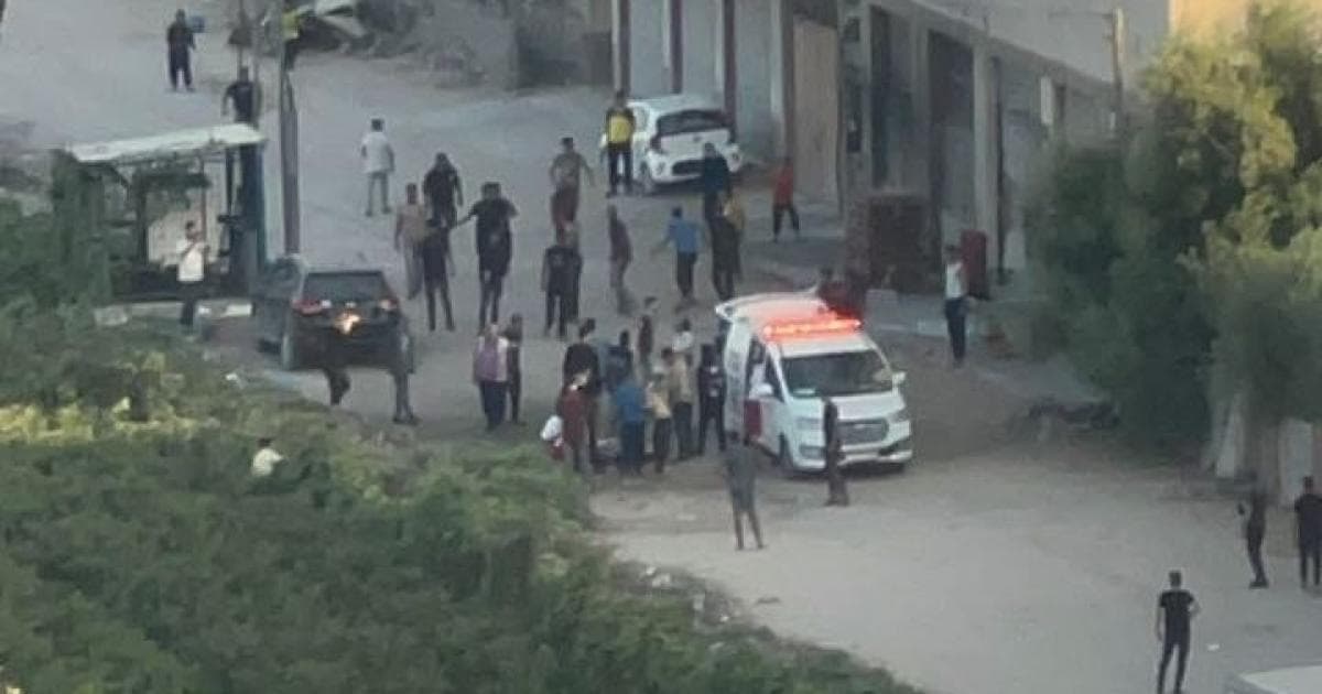 إسرائيل تقتل قياديًا بغزة وتوقع إصابات