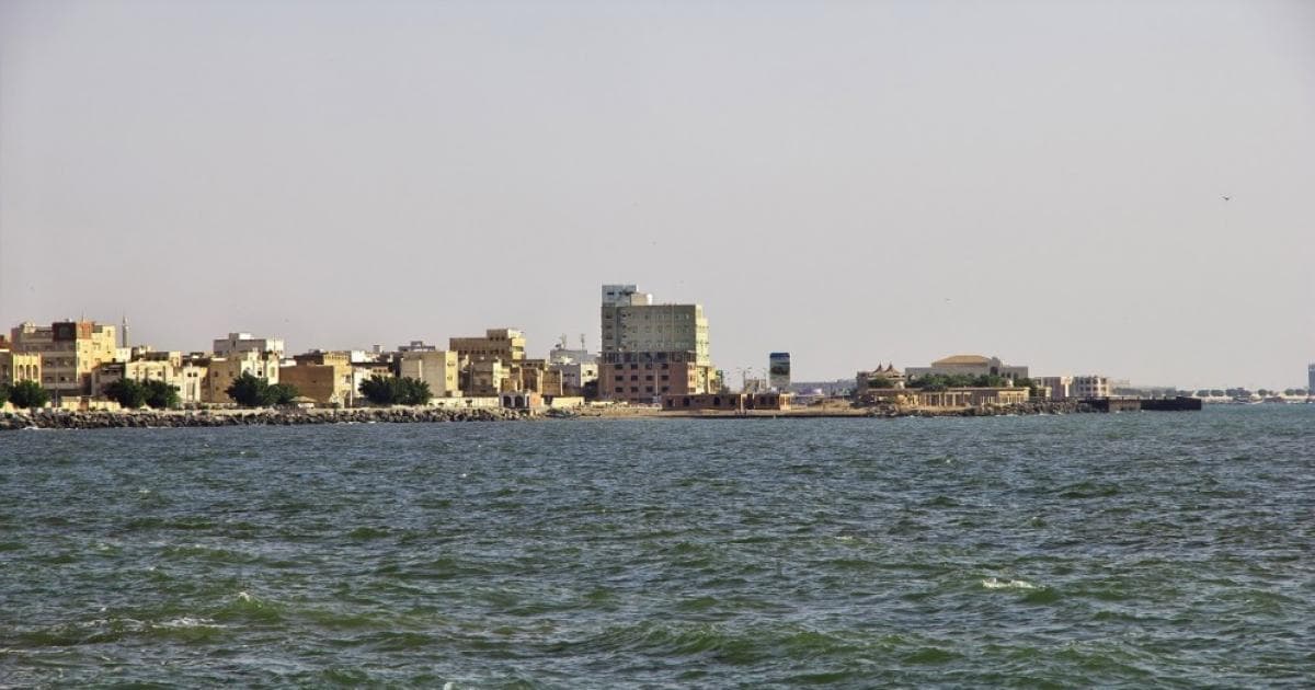 اليمن يعيد عمران باب المندب والمخا والحوثي يتوسع في هجماته على السعودية