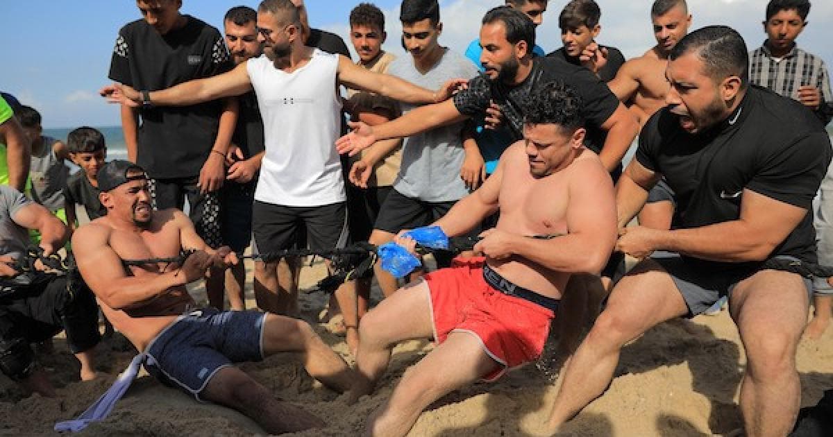 شباب غزة يلجأون للرياضة للهروب من أعباء الحرب