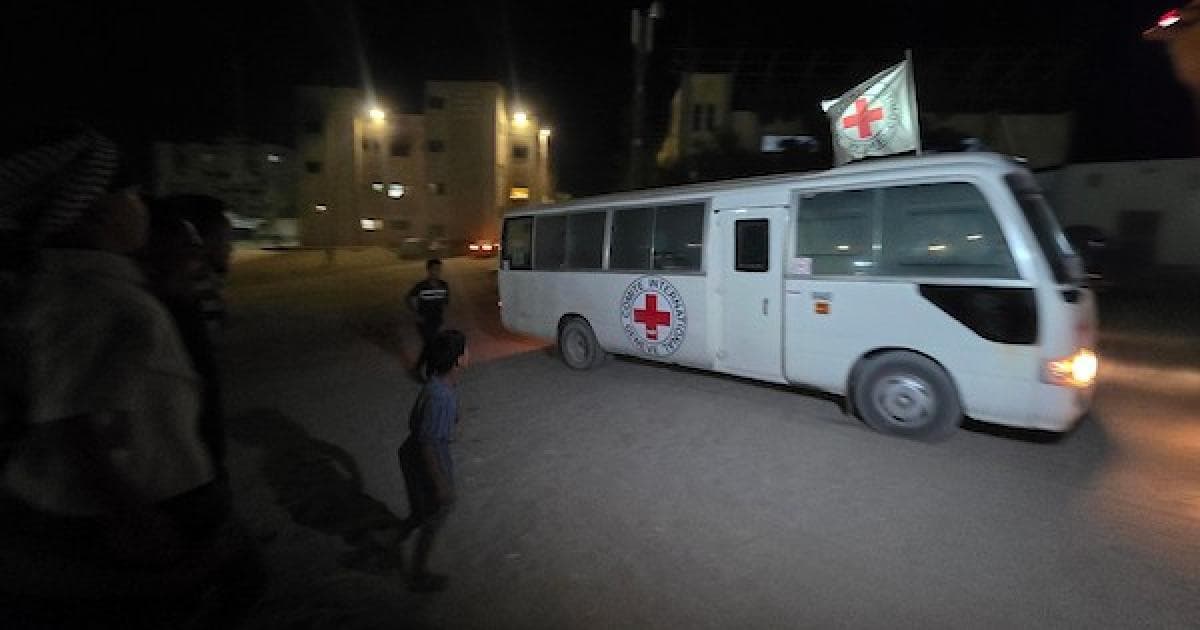 Asma... Nine Palestinian prisoners arrive at Nasser Medical Complex